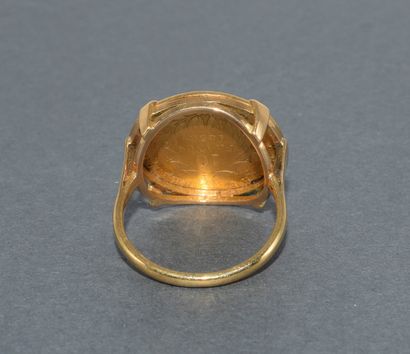 PIÈCE RING in 18k (750/°°) yellow gold adorned...