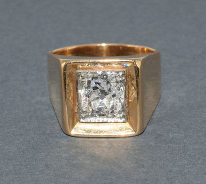 CHEVALIERE in 18k (750/°°) yellow gold set...