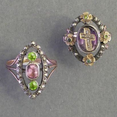 LOT OF 2 ANCIENT RINGS in 18k (750/°°) gold...