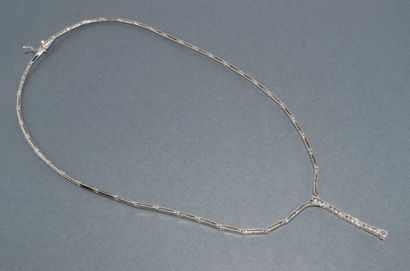 NECKLACE in 18k (750/°°) white gold, semi-rigid...