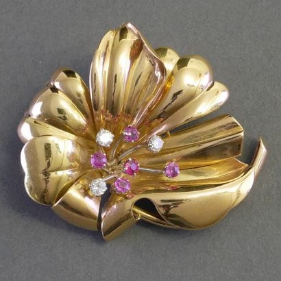 18k (750/°°) yellow gold FLOWER BROCHURE,...
