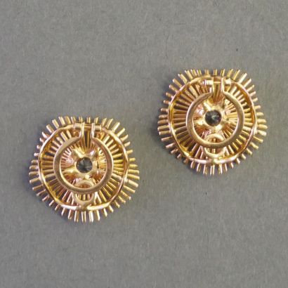PAIR OF EAR CLIPS in 18k (750/°°) yellow...