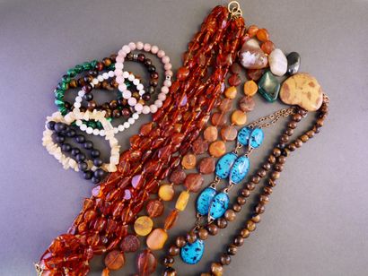 FANTAISIE LOT including necklaces, bracelets,...