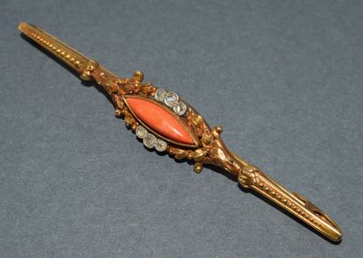 18k (750/°°) yellow gold BARRETTE BROCH centered...
