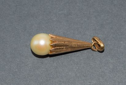 PENDENTIF en or jaune 18k (750/°°) orné d’une...