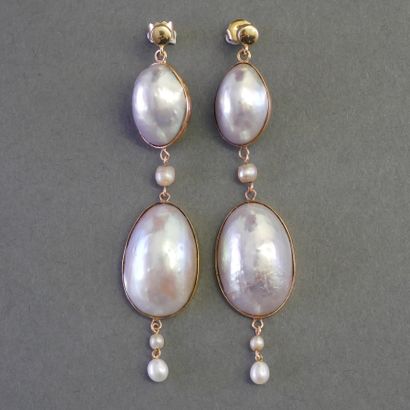 PAIRE DE PENDANTS D'OREILLES en or jaune...