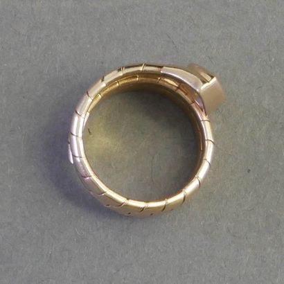RING in 14k (585/°°) yellow gold forming...