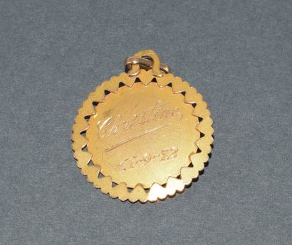 18k (750/°°) yellow gold pendant featuring...