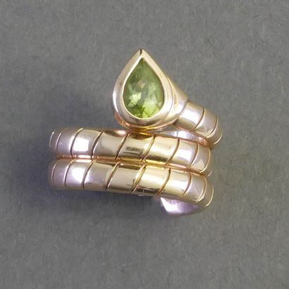 RING in 14k (585/°°) yellow gold forming...