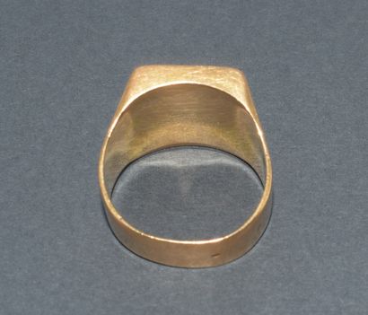 IMPOSING CHEVALIERE in 18k (750/°°) yellow...