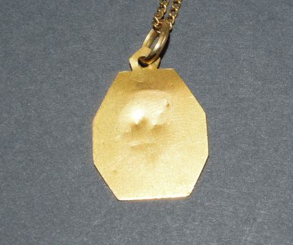 MEDAL in 18k (750/°°) yellow gold with the...