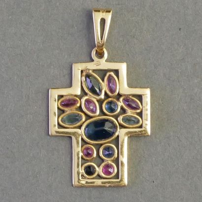 CROSS PENDANT in 18k (750/°°) yellow gold...
