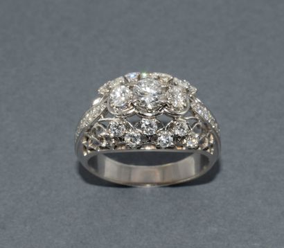 RING in 18k (750/°°) white gold, openwork...