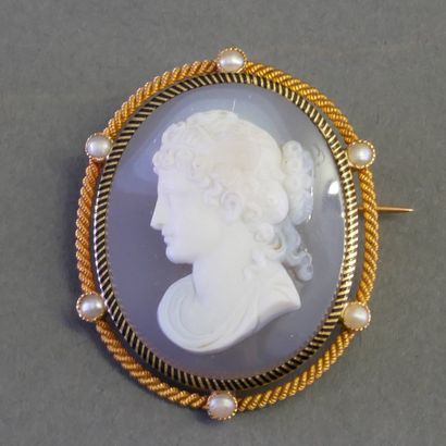 AGATE CAMEA decorated with a woman's profile,...
