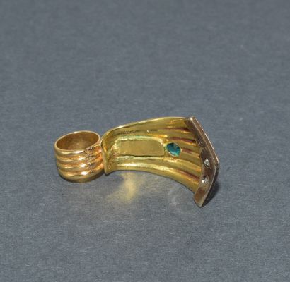 PENDANT in 18k (750/°°) yellow gold, set...