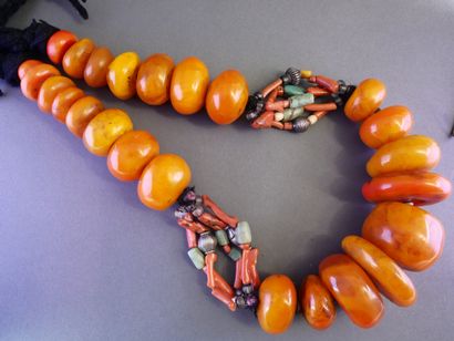 AFRIQUE DU NORD , XXe siècle
IMPORTANT COLLIER...