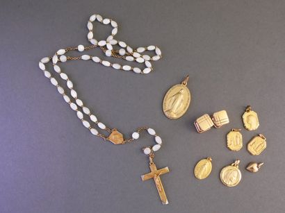 FANTAISIE LOT including necklaces, bracelets,...