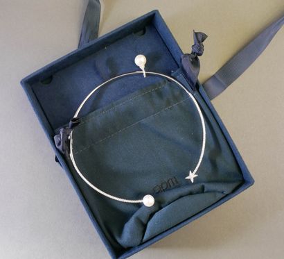 APM MONACO
Rigid opening choker necklace...