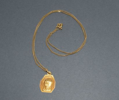 MEDAL in 18k (750/°°) yellow gold with the...