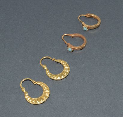 Set of 2 PAIRS OF CRÉOLES in 18k (750/°°)...