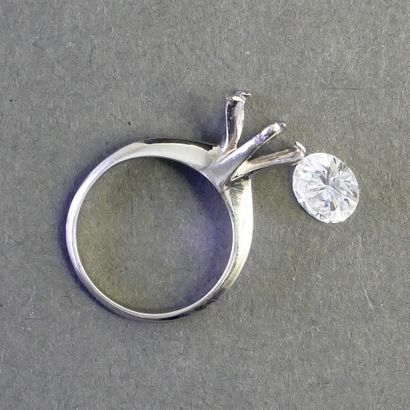 SOLITAIRE RING in platinum set with a 1.52...