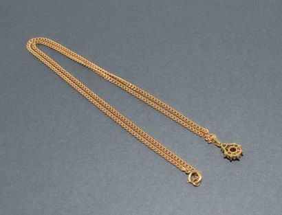 18k (750/°°) yellow gold PENDANT set with...