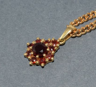 18k (750/°°) yellow gold PENDANT set with...