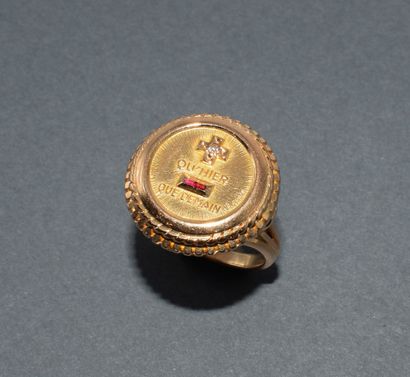 RING in 18k (750/°°) yellow gold adorned...