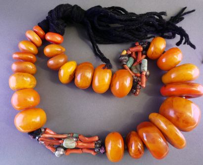 AFRIQUE DU NORD , XXe siècle
IMPORTANT COLLIER...