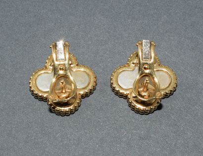VAN CLEEF & ARPELS
PAIR OF EARRINGS in 18k...