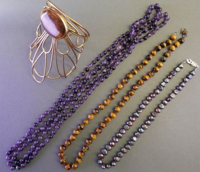 FANTAISIE LOT including necklaces and bracelets...