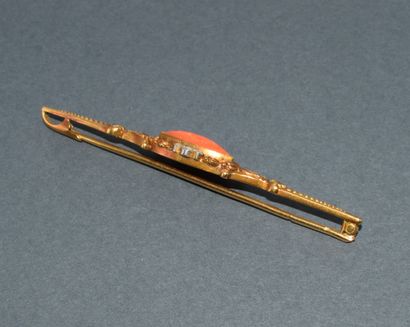 18k (750/°°) yellow gold BARRETTE BROCH centered...