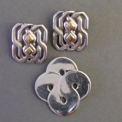 LOT DE BIJOUX en argent composé de :
- un...