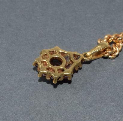 18k (750/°°) yellow gold PENDANT set with...