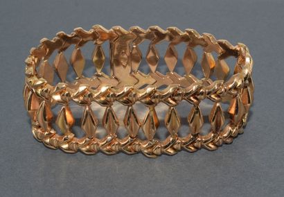 BRACELET in 18k (750/°°) yellow gold adorned...