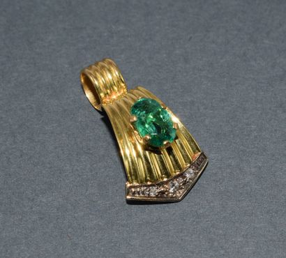 PENDANT in 18k (750/°°) yellow gold, set...