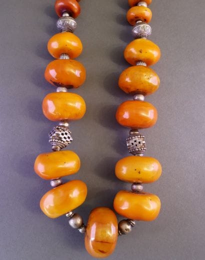 AFRIQUE DU NORD , XXe siècle
COLLIER en chute...