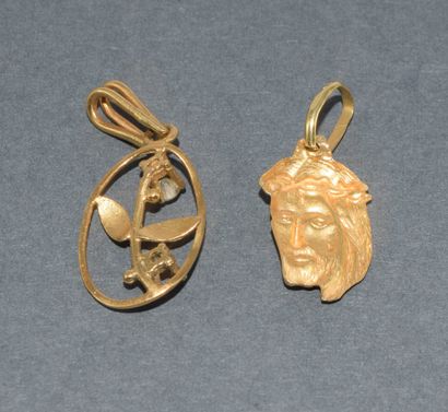 Lot of 2 PENDANTS in 18k (750/°°) yellow...