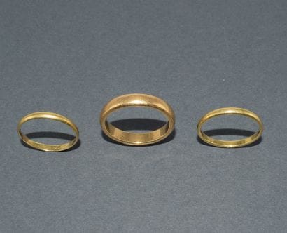 LOT OF 3 ALLIANCES in 18k (750/°°) yellow...