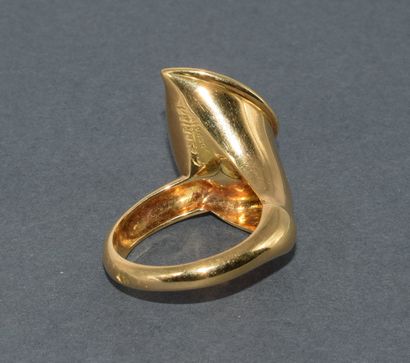 RING in 18k (750/°°) yellow gold signed G....