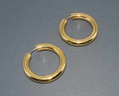 IMPORTANT PAIR OF CREOLES in 18k (750/°°)...