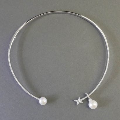 APM MONACO
Rigid opening choker necklace...
