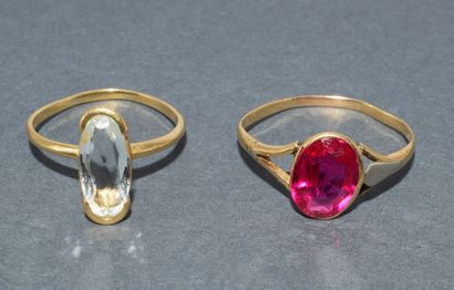 Lot of 2 RINGS in 18k (750/°°) yellow gold:
-...