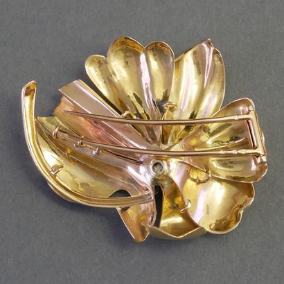 18k (750/°°) yellow gold FLOWER BROCHURE,...