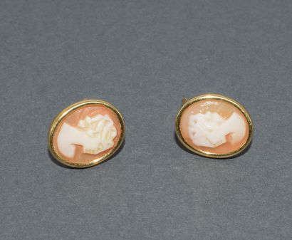 PAIR OF EARRINGS in 18k (750/°°) yellow gold,...
