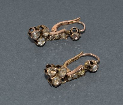 PAIR OF DORMEUSES in 18k (750/°°) rose gold...