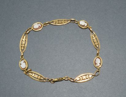 BRACELET in 18k (750/°°) yellow gold, filigree...