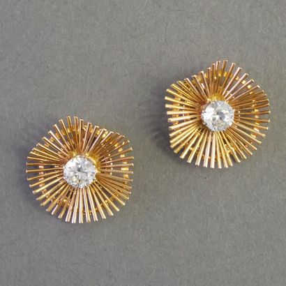PAIR OF EAR CLIPS in 18k (750/°°) yellow...