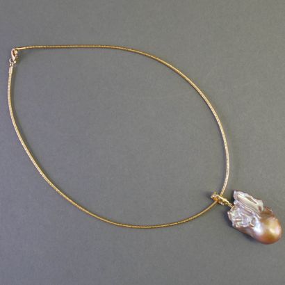 Gilded metal COLLAR with a large iridescent...