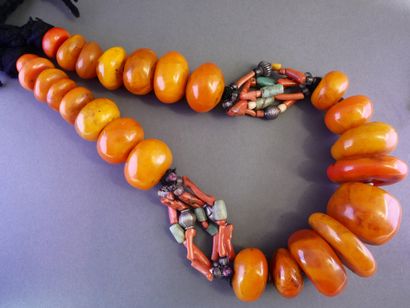 AFRIQUE DU NORD , XXe siècle
IMPORTANT COLLIER...